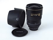 Nikon D2X Digitale spiegelreflexcamera met lens
