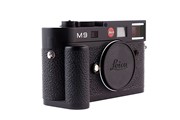 Leica M9 + vertical grip 