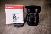 EF 50 f/1.8II + originele zonnekap ES-62