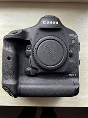 Canon EOS DX MarkII