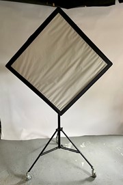 Multiblitz Varilux 500/ softbox 75x75/ statief