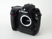 Nikon D2X Digitale spiegelreflexcamera met lens