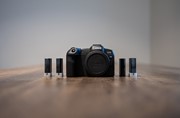 Canon R8 + 4 accu's