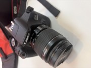 Canon eos 2000d met 18-55mm lens en 75-300mm lens