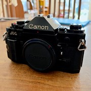 Canon A-1 met 2 lenzen en diverse accessoires