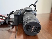 TE KOOP: Canon EOS R10 systeemcamera plus zoomlens