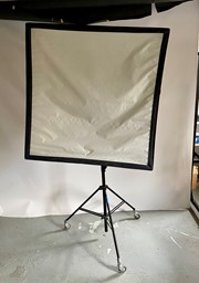 Multiblitz Varilux 500/ softbox 100x100/ statief