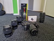 Sony A6600 met 5 lenzen, waarvan 3 x f1.4
