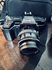 Minolta 5000 AF Spiegelreflexcamera met flitser