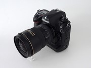 Nikon D2X Digitale spiegelreflexcamera met lens