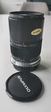 De Olympus OM Zuiko MC Auto-T 135mm f/2.8