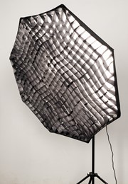 Softbox 120 cm. met honingraat, 6 paraplu's 