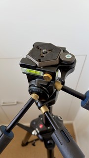 Oerdegelijk Manfrotto (video/ foto) statief + kop 